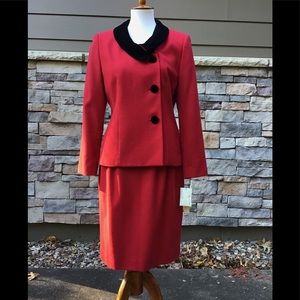 Exciting red wool suit, black velvet trim NWT 8Pet